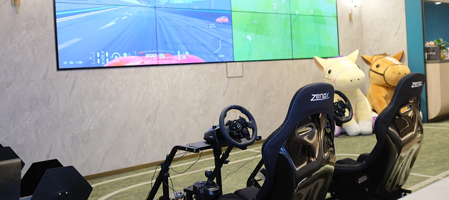 顧客可在爭勝競技場欣賞足球直播賽事直播及使用電子設施，齊齊感受足球狂熱。